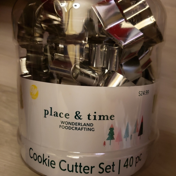 Mini metal Christmas cookie Cutters (40 count) - Picture 2 of 4